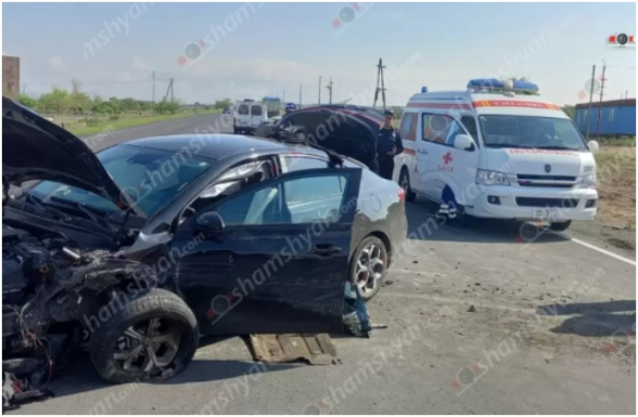 Արագածոտնում բախվել են «Opel»-ն ու «Kia»-ն, վերջինը դուրս է եկել երթևեկելի գոտուց